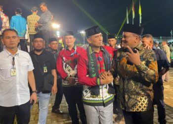 Kapolda Aceh, Irjen Pol. Marzuki Ali Basyah, menghadiri pembukaan Musabaqah Tilawatil Qur'an (MTQ) Aceh ke-XXXVII yang digelar di Arena Utama Kompleks Perkantoran Pemerintah Kabupaten Pidie Jaya, Meureudu, pada Sabtu malam, 1 November 2025./HUMAS POLDA ACEH