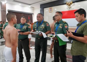 Kodam IM menyelenggarakan Sidang Pemilihan Calon Bintara Prajurit Karier (PK) TNI Angkatan Darat Gelombang II Tahun Anggaran 2025 Tingkat Sub Panitia Pusat (Sub Panpus) yang dilaksanakan di Gedung Malahayati Lantai II, Markas Kodam Iskandar Muda, pada Kamis (6/11/2025)./ Foto: HUMAS KODAM IM