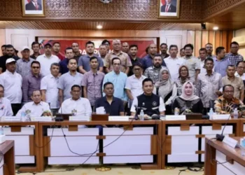 KONI Aceh menggelar rapat pleno perdana usai terbentuknya kepengurusan masa bakti 2025–2029, yang berlangsung di Aula Serba Guna Setda Aceh, Kamis, 6 November 2025.