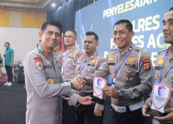 Kapolda Aceh, Irjen Pol. Drs. Marzuki Ali Basyah membuka Rapat Kerja (Raker) dan Evaluasi Fungsi Lalu Lintas yang digelar di Hotel Amel Convention Hall, Kota Banda Aceh. Jumat (07/11/2025)/HUMAS POLDA ACEH