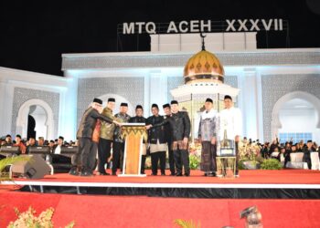 Wakil Gubernur Aceh, Fadhlullah SE resmi menutup Musabaqah Tilawatil Quran Aceh ke 37 di Pidie Jaya, Jumat 7 November 2025.