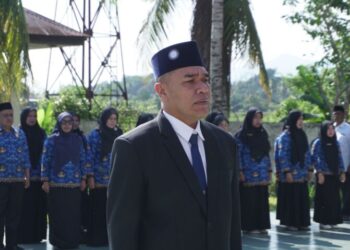Ketua DPRK Aceh Besar Abdul Mucthi memimpin Ziarah Makam Pahlawan Nasional Tgk Chik Di Tiro di Kecamatan Indrapuri , Aceh Besar, Minggu (9/11/2025) pagi. FOTO/MC ACEH BESAR