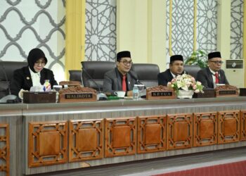 Ketua Dewan Perwakilan Rakyat Kota (DPRK) Banda Aceh, Irwansyah, S.T., (tengah) menyampaikan apresiasi dan rasa bangga kepada Kafilah MTQ Kota Banda Aceh yang baru saja kembali dari ajang MTQ ke-37 tingkat Provinsi Aceh di Pidie Jaya.
