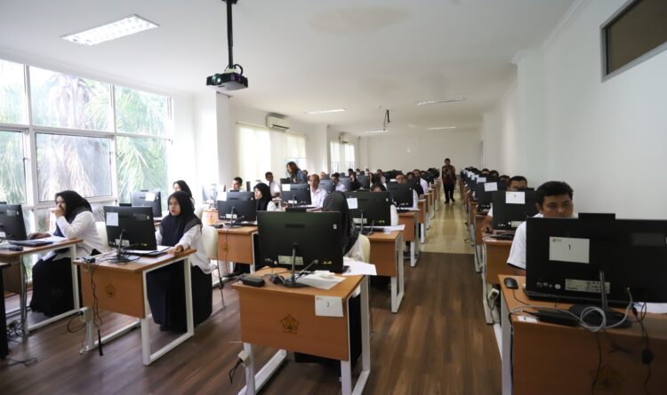 Para peserta mengikuti ujian Computer Assisted Test CAT dalam rangkaian Seleksi Pegawai Tetap Universitas Syiah Kuala USK Tahun 2025 yang digelar di Gedung UPT TIK USK Selasa 11112025 KETIKKABARcom Para peserta mengikuti ujian Computer Assisted Test CAT dalam rangkaian Seleksi Pegawai Tetap Universitas Syiah Kuala USK Tahun 2025 yang digelar di Gedung UPT TIK USK Selasa 11112025
