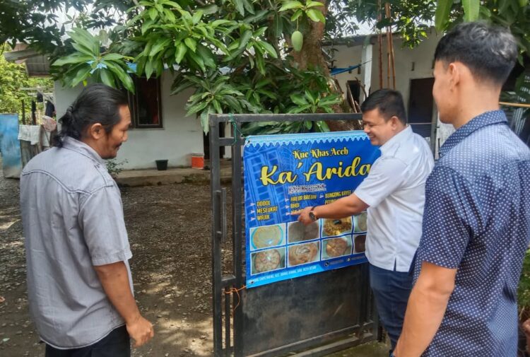 Camat Darul Kamal Husaini bersama Tim MC Diskominfo Aceh Besar menjajal gampong Kue Khas Aceh di Empee Trieng Kecamatan Darul Kamal Aceh Besar Rabu 12112025 FOTOMC ACEH BESAR KETIKKABARcom Camat Darul Kamal Husaini bersama Tim MC Diskominfo Aceh Besar menjajal gampong Kue Khas Aceh di Empee Trieng Kecamatan Darul Kamal Aceh Besar Rabu 12112025 FOTOMC ACEH BESAR