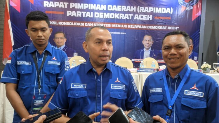 Ketua DPD Partai Demokrat Aceh Muslim Saleh konferensi pers usai acara Rapimda yang digelar di Hotel Kyriad Muraya Banda Aceh pada Sabtu 1452025Foto KETIKKABARcomMirja