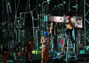 Petugas PLN sedang berjibaku mempercepat penanganan dan penormalan pasokan listrik di Aceh. FOTO/Humas PLN