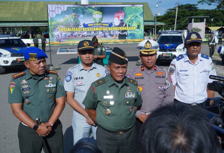Kodam IM menggelar kegiatan Safety Riding yang dihadiri lebih dari 300 personel dari berbagai satuan yang berlangsung di Lapangan Blang Padang Banda Aceh pada Senin 17112025Foto Humas Kodam IM