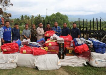 Pemerintah Aceh menyalurkan bantuan sosial kepada Pesantren Ar-Rabwah di Desa Krueng Lam Kareng, Kecamatan Indrapuri, yang terdampak kebakaran, Senin (17/11/2025).