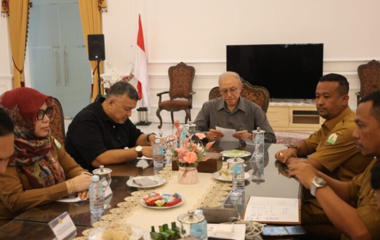 Dinas Sosial Aceh Audiensi dengan Wali Nanggroe Aceh Paduka Yang Mulia Tgk Malik Mahmud Al Haythar yang digelar di Meuligoe Wali Nanggroe Kota Banda Aceh pada Selasa 18 November 2025 KETIKKABARcom Dinas Sosial Aceh Audiensi dengan Wali Nanggroe Aceh Paduka Yang Mulia Tgk Malik Mahmud Al Haythar yang digelar di Meuligoe Wali Nanggroe Kota Banda Aceh pada Selasa 18 November 2025