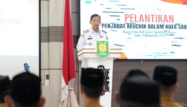 Wakil Wali Kota Sabang Suradji Junus melantik 11 Penjabat Pj Keuchik di Aula Pulau Weh Kantor Wali Kota Sabang Jumat 1911Foto HUMAS