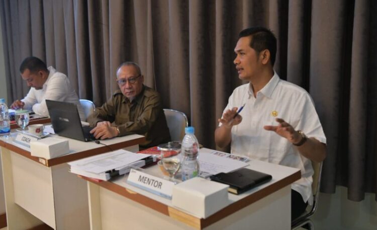 Sekda Aceh M Nasir Memberi pembinaan Intensif pada Pelaksanaan Off Campus dan Penugasan Mentor Peserta PKN Tingkat II Angkatan XXIV Tahun 2025 di Kantor LAN RI Perwakilan Aceh Banda Aceh 19112025
