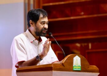 Gubernur Aceh, Muzakir Manaf, menghadiri sekaligus menyampaikan sambutan pada Pelantikan Ketua dan Pengurus KONI Aceh Masa Bakti 2025–2029 oleh Ketua Umum KONI Pusat, Letjen TNI (Purn) Marciano Norman, di Anjong Mon Mata, Senin malam (24/11/2025).