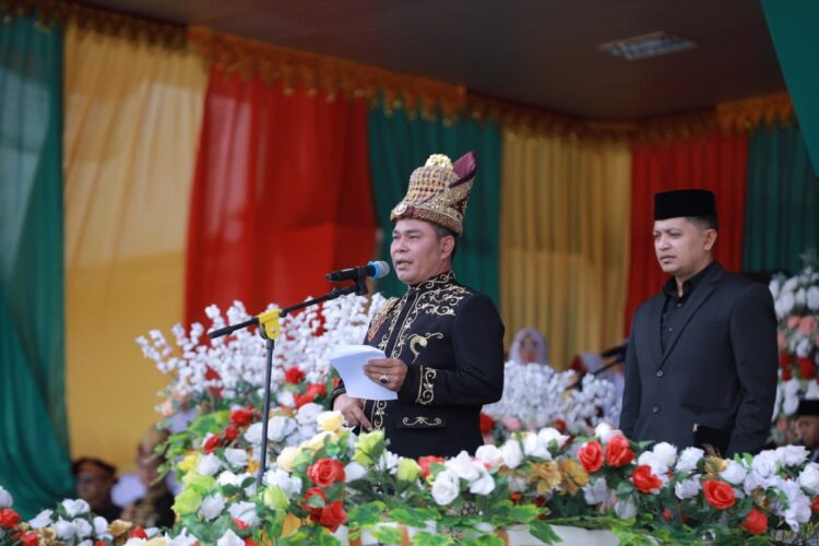 Bupati Aceh Besar Pimpin Upacara Peringatan Uro Lahe ke69 Kabupaten Aceh Besar Tahun 2025 di Lapangan Bungoeng Jeumpa Senin 24112025 FOTOMC ACEH BESAR KETIKKABARcom Bupati Aceh Besar Pimpin Upacara Peringatan Uro Lahe ke 69 Kabupaten Aceh Besar Tahun 2025 di Lapangan Bungoeng Jeumpa Senin 24112025 FOTOMC ACEH BESAR