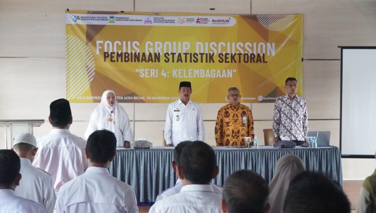 Wakil Bupati Aceh Besar Drs Syukri menghadiri Focus Group Discussion Pembinaan Statistik Sektoral Seri Keempat di Aula Bappeda Aceh Besar Rabu 26112025 FOTO PROKOPIM PEMKAB ACEH BESAR KETIKKABARcom Wakil Bupati Aceh Besar Drs Syukri menghadiri Focus Group Discussion Pembinaan Statistik Sektoral Seri Keempat di Aula Bappeda Aceh Besar Rabu 26112025 FOTO PROKOPIM PEMKAB ACEH BESAR
