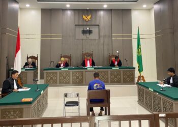 Pengadilan Tipikor Banda Aceh menggelar sidang perdana perkara dugaan korupsi Kas PT Pos Indonesia (Persero) KCP Teunom, Kabupaten Aceh Jaya, dengan terdakwa Syahrial bin Alm Usman Z, Kamis (27/11/2025) siang.