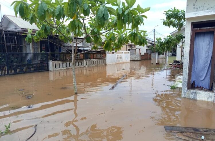 Kondisi banjir di Kompleks Al Wika Asri Desa Lhang Kecamatan Darul Kamal Kabupaten Aceh Besar Rabu 26112025 FOTO MC ACEH BESAR KETIKKABARcom Kondisi banjir di Kompleks Al Wika Asri Desa Lhang Kecamatan Darul Kamal Kabupaten Aceh Besar Rabu 26112025 FOTO MC ACEH BESAR