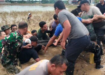 M. Rais (19), santri asal Gampong Tengoh, Langsa, yang hanyut ditemukan Meninggal Dunia dan dievakuasi oleh Tim Gabungan di wilayah Kecamatan Jangka Buya pada Jumat, 28 November 2025.