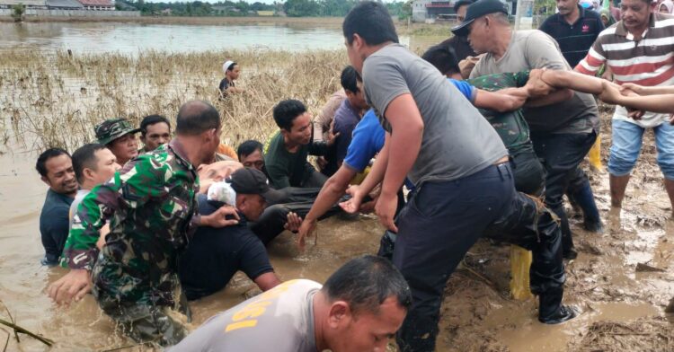 M Rais 19 santri asal Gampong Tengoh Langsa yang hanyut ditemukan Meninggal Dunia dan dievakuasi oleh Tim Gabungan di wilayah Kecamatan Jangka Buya pada Jumat 28 November 2025