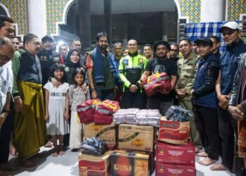 Gubernur Aceh Muzakir Manaf atau Mualem melanjutkan perjalanan darat menuju Kabupaten Pidie Jaya pada Kamis (27/11/2025) malam. Setiba di Meureudu, rombongan disambut Bupati Pidie Jaya, Sibral Malasyi.