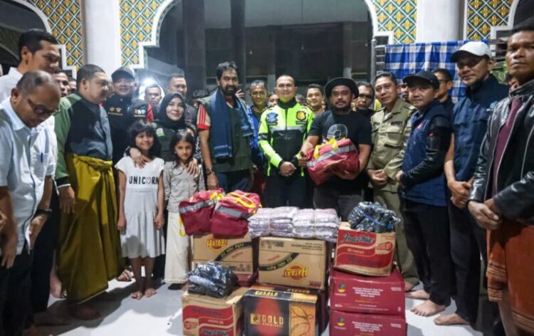 Gubernur Aceh Muzakir Manaf atau Mualem melanjutkan perjalanan darat menuju Kabupaten Pidie Jaya pada Kamis 27112025 malam Setiba di Meureudu rombongan disambut Bupati Pidie Jaya Sibral Malasyi KETIKKABARcom Gubernur Aceh Muzakir Manaf atau Mualem melanjutkan perjalanan darat menuju Kabupaten Pidie Jaya pada Kamis 27112025 malam Setiba di Meureudu rombongan disambut Bupati Pidie Jaya Sibral Malasyi