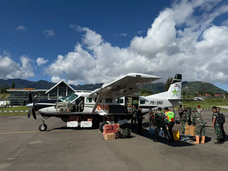 Pesawat BNPB membawa bantuan logistik dan peralatan telah mendarat di Bandara Rembele Kabupaten Bener Meriah Provinsi Aceh Sabtu 2911 Foto Bidang Komunikasi Kebencanaan Apri Setiawan