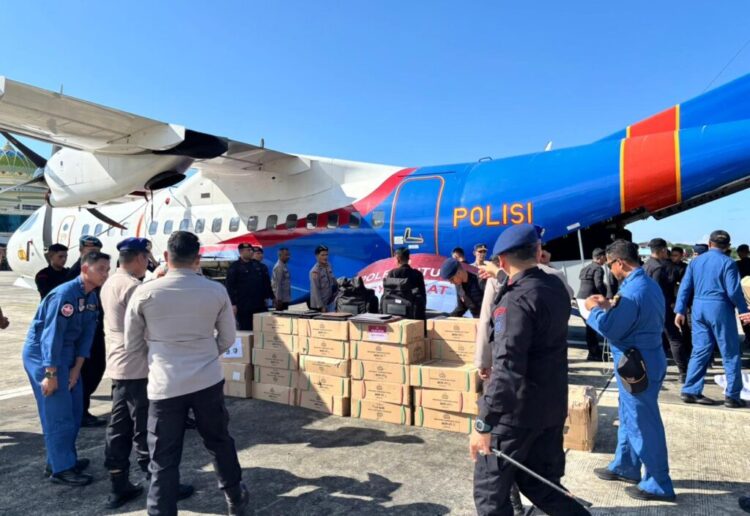 Sebanyak 25 ton logistik dan Ransum Operasi Nusantara RON dari Mabes Polri mendarat di Bandara Sultan Iskandar Muda SIM Blang Bintang Kabupaten Aceh Besar Sabtu 29112025Foto Humas Polda Aceh KETIKKABARcom Sebanyak 25 ton logistik dan Ransum Operasi Nusantara RON dari Mabes Polri mendarat di Bandara Sultan Iskandar Muda SIM Blang Bintang Kabupaten Aceh Besar Sabtu 29112025Foto Humas Polda Aceh
