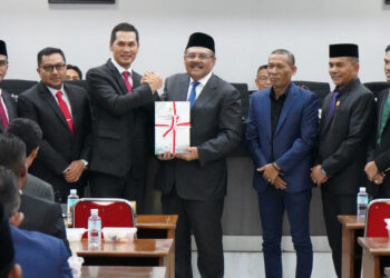 Dewan Perwakilan Rakyat Aceh (DPRA) menggelar Rapat Paripurna dengan agenda penyampaian Nota Keuangan dan Rancangan Qanun Aceh tentang APBA 2026, Selasa (18/10) pukul 14.00 WIB di Ruang Serbaguna DPRA.