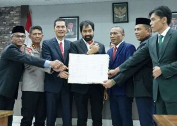 Dewan Perwakilan Rakyat Aceh (DPRA) menggelar Rapat Paripurna penyampaian Pendapat Akhir Fraksi-Fraksi dan Pendapat Akhir Gubernur Aceh terhadap Rancangan Qanun Aceh tentang APBA Tahun Anggaran 2026, Kamis (27/11).