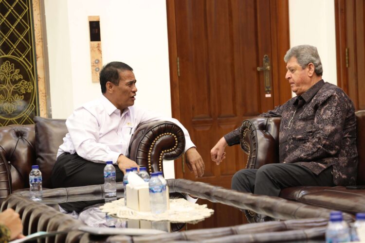 Menteri Pertanian Mentan Andi Amran Sulaiman bersama Duta Besar Palestina untuk Indonesia Zuhair AlShun di Jakarta Kamis 30102025 Foto Biro Humas Kementan KETIKKABARcom Menteri Pertanian Mentan Andi Amran Sulaiman bersama Duta Besar Palestina untuk Indonesia Zuhair Al Shun di Jakarta Kamis 30102025 Foto Biro Humas Kementan