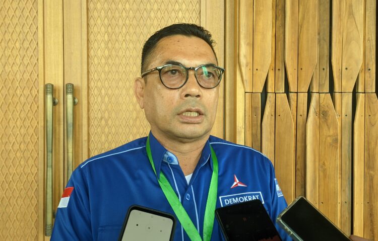 Pelaksana Tugas Plt Ketua DPD Partai Demokrat Aceh HT Ibrahim STMM saat konferensi pers di The Pade Hotel Aceh Besar Sabtu 27122025 FOTO KETIKKABARcomMirja KETIKKABARcom Pelaksana Tugas Plt Ketua DPD Partai Demokrat Aceh HT Ibrahim STMM saat konferensi pers di The Pade Hotel Aceh Besar Sabtu 27122025 FOTO KETIKKABARcomMirja