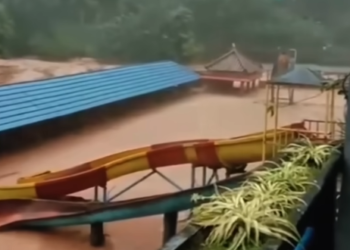 Bencana banjir kembali melanda sejumlah wilayah di Kabupaten Bandung setelah hujan berintensitas tinggi mengguyur sejak Kamis sore 4122025 FOTO Tangkap Layar Youtube KETIKKABARcom Bencana banjir kembali melanda sejumlah wilayah di Kabupaten Bandung setelah hujan berintensitas tinggi mengguyur sejak Kamis sore 4122025 FOTO Tangkap Layar Youtube