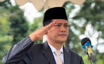 Bupati Aceh Selatan H Mirwan MS bertindak sebagai Inspektur Upacara pada peringatan Hari Guru Nasional dan HUT PGRI ke80FOTO Tangkap Layar Tiktokhajimirwanofficial KETIKKABARcom Bupati Aceh Selatan H Mirwan MS bertindak sebagai Inspektur Upacara pada peringatan Hari Guru Nasional dan HUT PGRI ke 80FOTO Tangkap Layar Tiktok hajimirwanofficial