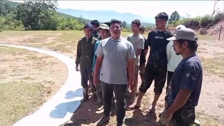 Warga Desa Serule Kecamatan Bintang Kabupaten Aceh Tengah secara swadaya membangun landasan helipad sederhana pada Senin 1122025 KETIKKABARcom Warga Desa Serule Kecamatan Bintang Kabupaten Aceh Tengah secara swadaya membangun landasan helipad sederhana pada Senin 1122025