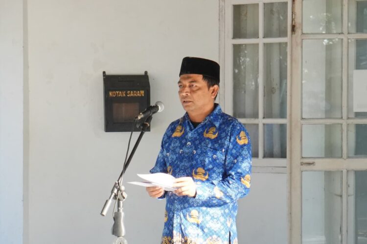 Sekda Andri Nourman saat menyampaikan amanat pada Apel Senin Gabungan tersebut berlangsung di Halaman Kantor Wali Kota Sabang Senin 112FOTO HUMAS