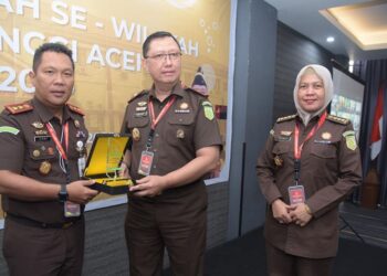 Kejari Aceh Besar meraih dua penghargaan utama di Rakerda Kejati Aceh 2025. FOTO/Humas.