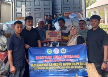 Bantuan Kemanusiaan Gampong Neuheun mengantarkan bantuan ke lokasi terdampak di Gampong Meunasah Raya, Kecamatan Meurah Dua, Kabupaten Pidie Jaya, Sabtu 13/12/2025