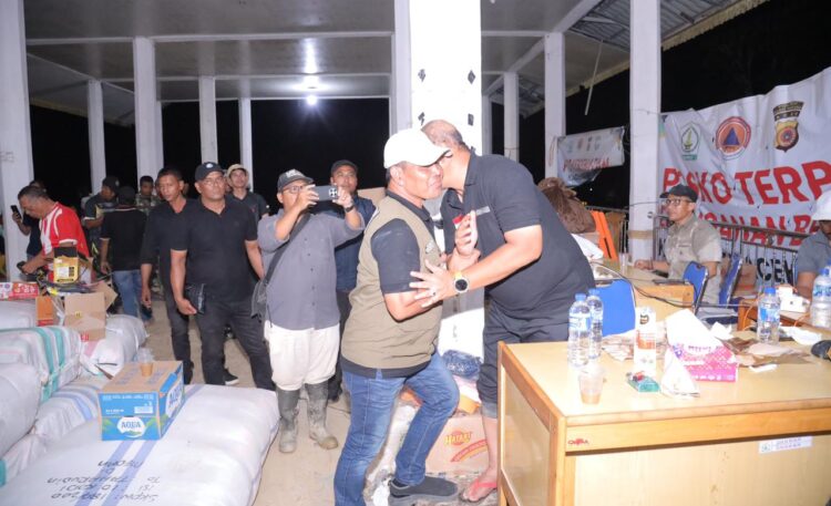 Bupati Aceh Besar H Muharram Idris Syeh Muharram disambut hangat oleh Bupati Aceh Tamiang Irjen Pol Purn Drs Armia Pahmi MH di Halaman Upacara Kantor Bupati Kabupaten Aceh Tamiang Minggu 14122025 FOTO PROKOPIM PEMKAB ACEH BESAR KETIKKABARcom Bupati Aceh Besar H Muharram Idris Syeh Muharram disambut hangat oleh Bupati Aceh Tamiang Irjen Pol Purn Drs Armia Pahmi MH di Halaman Upacara Kantor Bupati Kabupaten Aceh Tamiang Minggu 14122025 FOTO PROKOPIM PEMKAB ACEH BESAR