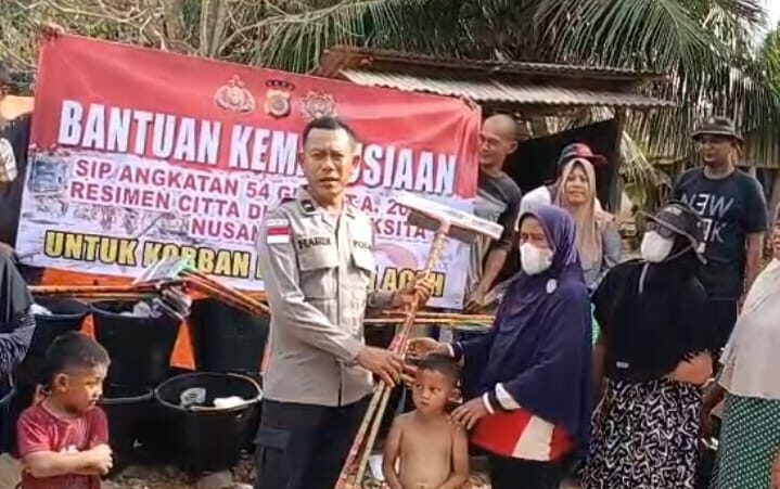 Alumni Sekolah Inspektur Polisi SIP angkatan 542 Resimen Citta Dharma Laksita Nusantara menyalurkan bantuan sosial bagi warga terdampak banjir di Desa Bundar Kecamatan Karang Baru Kabupaten Aceh Tamiang Selasa 23 Desember 2025 KETIKKABARcom Alumni Sekolah Inspektur Polisi SIP angkatan 542 Resimen Citta Dharma Laksita Nusantara menyalurkan bantuan sosial bagi warga terdampak banjir di Desa Bundar Kecamatan Karang Baru Kabupaten Aceh Tamiang Selasa 23 Desember 2025
