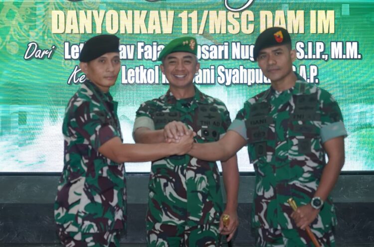 Panglima Komando Daerah Militer Iskandar Muda Pangdam IM Mayor Jenderal TNI Joko Hadi Susilo SIP memimpin acara ramah tamah serah terima jabatan Sertijab dan tradisi satuan pejabat Kodam Iskandar Muda Kodam IM yang berlangsung khidmat di Makodam Iskandar Muda Senin 29122025