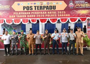 Sekretaris Daerah Kota Sabang, Andri Nourman, bersama Forum Koordinasi Pimpinan Daerah (Forkopimda) meninjau Posko Siaga Natal dan Tahun Baru (Nataru) di Pelabuhan Balohan, Selasa, 30 Desember 2025. (FOTO: HUMAS)