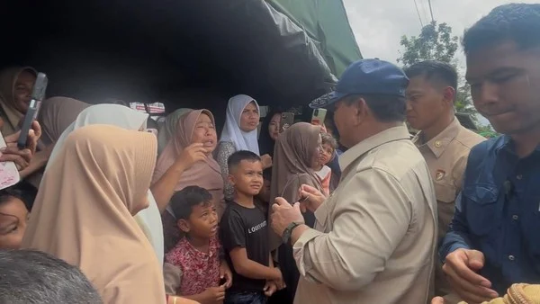 Presiden RI Prabowo Subianto saat melakukan kunjungan penanggulangan bencana di Aceh pada Minggu 7122025 KETIKKABARcom Presiden RI Prabowo Subianto saat melakukan kunjungan penanggulangan bencana di Aceh pada Minggu 7122025