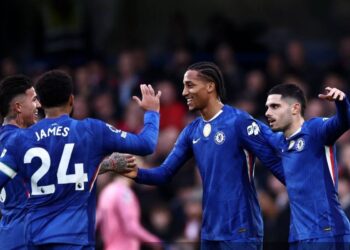 Joao Pedro (kedua dari kanan) merayakan gol pertama timnya dalam pertandingan sepak bola Liga Inggris antara Chelsea vs Brentford di Stamford Bridge di London pada 17 Januari 2026. (Foto oleh Henry NICHOLLS / AFP)