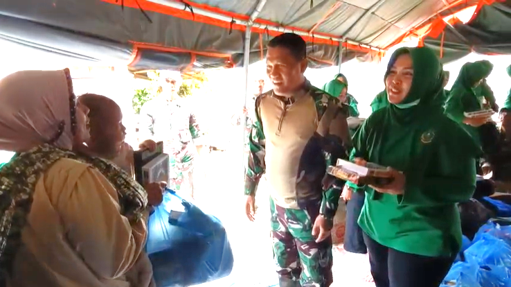 Ketua Persit Kartika Chandra Kirana Cabang XXV Dim 0119Bener Meriah melakukan kegiatan sosial dengan menyalurkan bantuan pendidikan kepada anakanak Sekolah Dasar Uning Mas Kabupaten Bener Meriah pada Rabu 1412026 KETIKKABARcom Ketua Persit Kartika Chandra Kirana Cabang XXV Dim 0119Bener Meriah melakukan kegiatan sosial dengan menyalurkan bantuan pendidikan kepada anak anak Sekolah Dasar Uning Mas Kabupaten Bener Meriah pada Rabu 1412026
