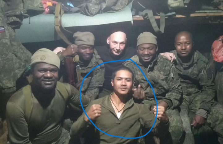 Anggota Korps Brimob Polda Aceh Bripda Muhammad Rio diduga melakukan desersi dari kesatuannya demi bergabung dengan militer RusiaFOTO Tangkap Layar Youtube KETIKKABARcom Anggota Korps Brimob Polda Aceh Bripda Muhammad Rio diduga melakukan desersi dari kesatuannya demi bergabung dengan militer RusiaFOTO Tangkap Layar Youtube