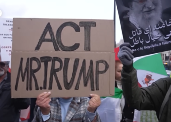 ribuan demonstran turun ke jalan di seluruh Eropa untuk mengecam pembunuhan massal di Iran. Banyak pengunjuk rasa Iran merasa dikhianati Donald Trump karena janji dukungan yang berubah menjadi sikap mundur/FOTO: Tangkap Layar Youtube DW News
