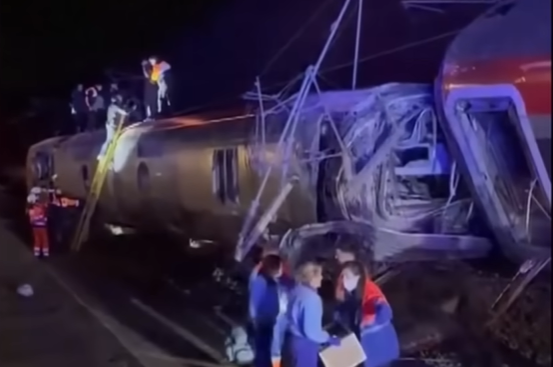 Dua kereta cepat terlibat tabrakan maut di Adamuz Spanyol pada Minggu 1812026 malam yang mengakibatkan sedikitnya 21 orang tewas FOTO Tangkap Layar Youtube BBC KETIKKABARcom Dua kereta cepat terlibat tabrakan maut di Adamuz Spanyol pada Minggu 1812026 malam yang mengakibatkan sedikitnya 21 orang tewas FOTO Tangkap Layar Youtube BBC
