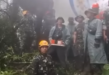 Tim khusus (timsus) berhasil menemukan black box pesawat ATR 42-500 yang mengalami kecelakaan di Gunung Bulusaraung, Kabupaten Pangkep, Sulawesi Selatan pada hari Rabu (21/1/2026) sekitar pukul 11.00 Wita./FOTO: Tangkap Layar Youtube TVOne