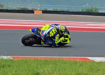 Legenda MotoGP Valentino Rossi untuk pertama kalinya menjajal Pertamina Mandalika International Circuit pada Kamis 291 KETIKKABARcom Legenda MotoGP Valentino Rossi untuk pertama kalinya menjajal Pertamina Mandalika International Circuit pada Kamis 291
