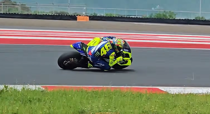 Legenda MotoGP Valentino Rossi untuk pertama kalinya menjajal Pertamina Mandalika International Circuit pada Kamis 291 KETIKKABARcom Legenda MotoGP Valentino Rossi untuk pertama kalinya menjajal Pertamina Mandalika International Circuit pada Kamis 291